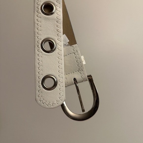 White Grommet Belt - Picture 3 of 4